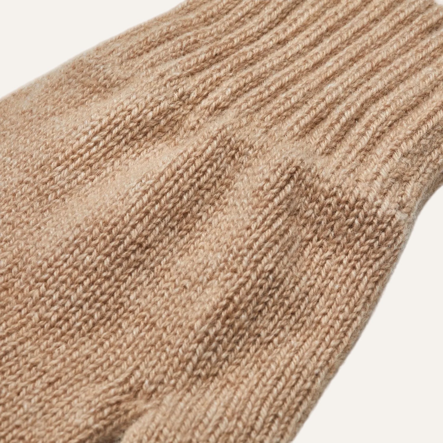 The Cashmere Choice - Beige Cashmere Winter Gloves for Men - Close up 