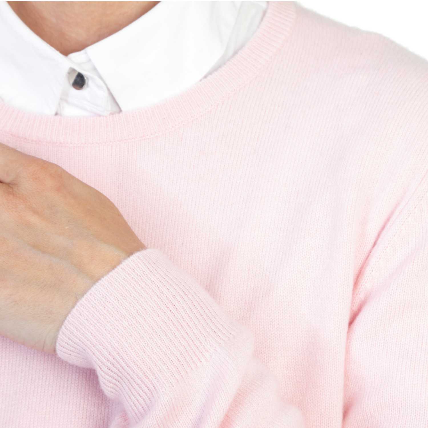 Ladies Pink Cashmere Round Neck Jumper | Close up | Shop at The Cashmere Choice | London